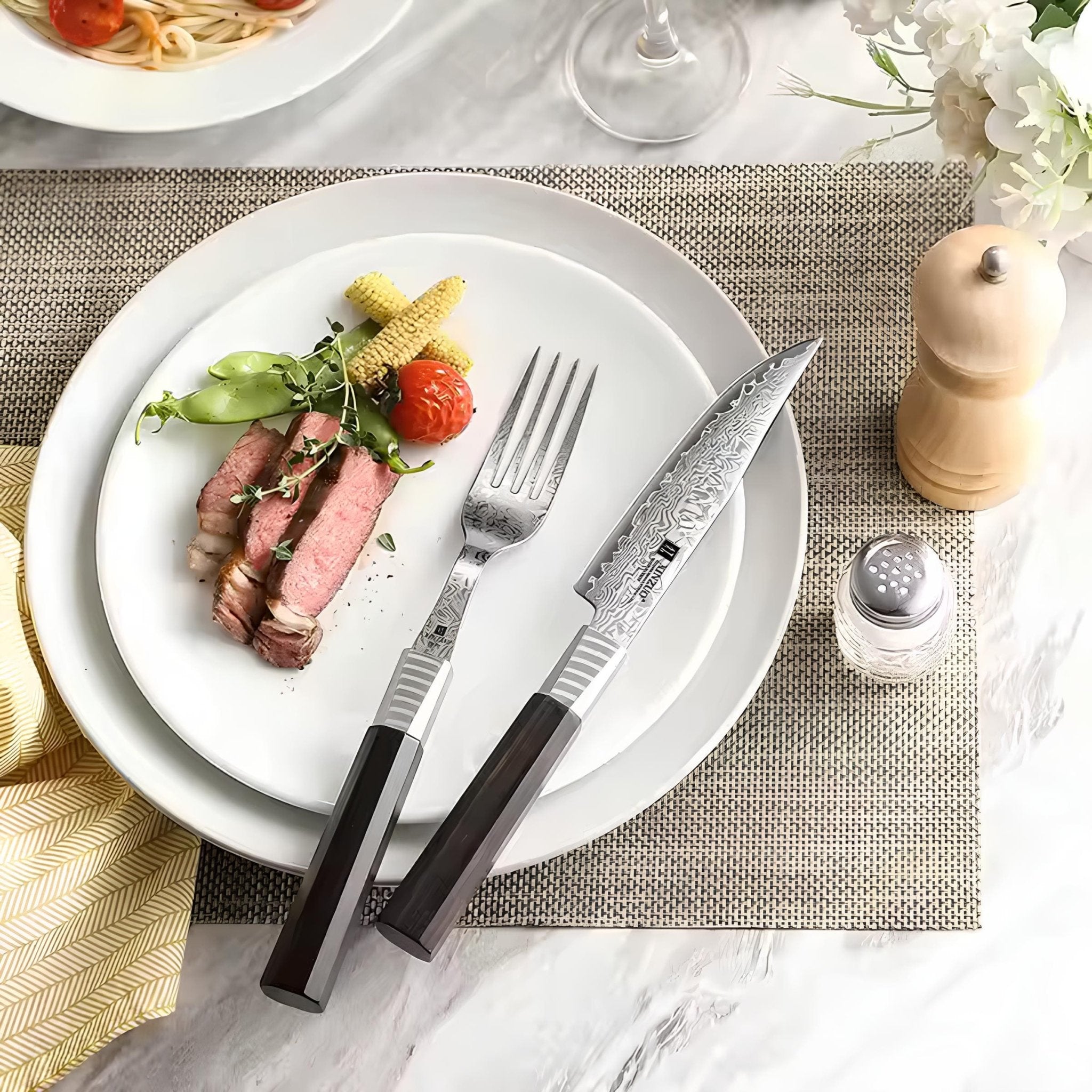 Conjunto Garfo e Faca de Bife em Aço Damasco 67 Camadas com Cabo de Madeira de Ébano - Forja Fogo&Faca